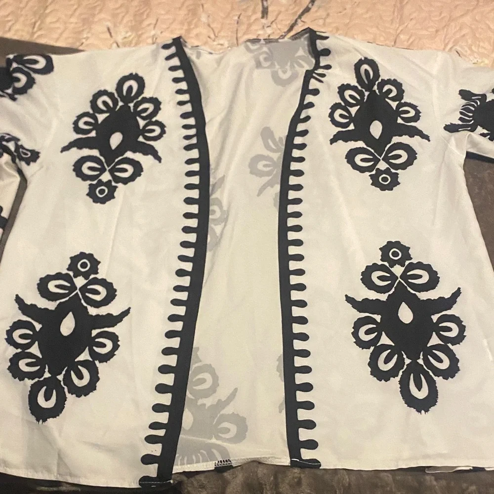 White and black Two piece set. - Picture 2 of 6